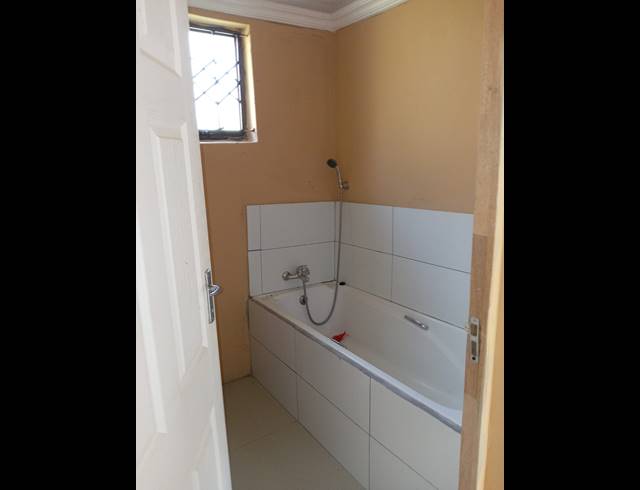2 BEDROOM HOUSE FOR SALE IN UMLAZI A